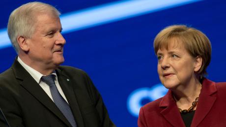 Horst Seehofer poltert wieder gegen Angela Merkel.