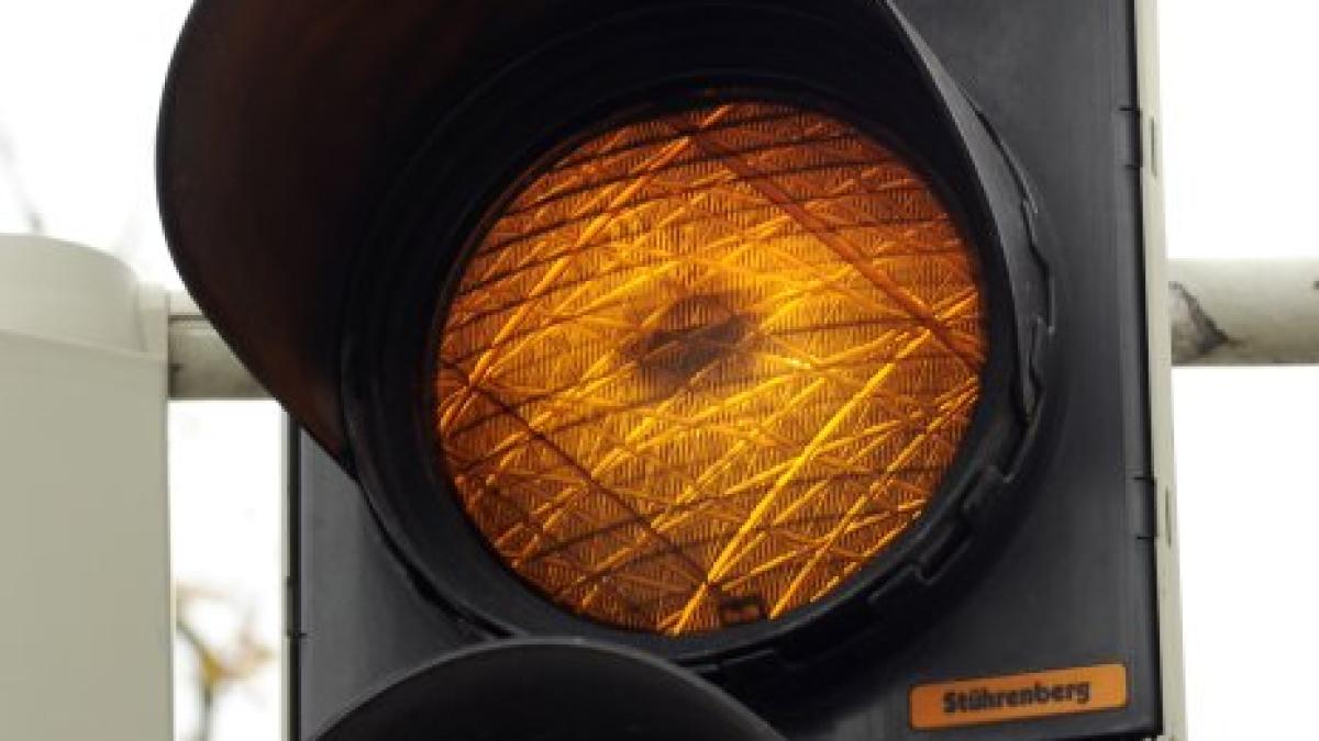 Straßenverkehr: Wie lange stehen Ampeln eigentlich auf &ldquo;Gelb