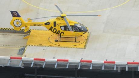 Mit dem Hubschrauber wurde das fünfjährige Mädchen zum Klinikum nach Augsburg geflogen. Symbolbild