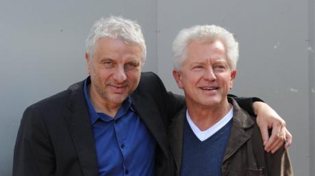 Die Schauspieler Udo Wachtveitl als Kommissar Leitmayr (links) und Miroslav Nemec als Kommissar Batic posieren bei Dreharbeiten zu einer Tatortfolge.