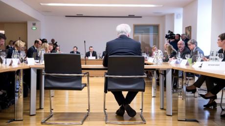 Horst Seehofer im Sitzungssaal des Untersuchungsausschusses Modellbau. 