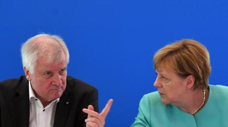 Seit dem 4. September 2015 liegen sie immer wieder im Clinch: Horst Seehofer und Angela Merkel.