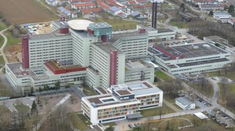 Am Klinikum Augsburg gibt es neue Leitlinien für Mitarbeiter, die im Konflikt zwischen Medizin und Wirtschaftlichkeit stehen. 