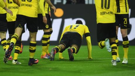 Pierre-Emerick Aubameyang schoss Borussia Dortmund im Spiel gegen Bayern München zum Sieg und feierte das mit Liegestützen.