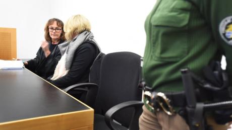 Nach dem Mord an dem Augsburger Polizisten Mathias Vieth vor fünf Jahren verlangt dessen Kollegin von den beiden verurteilten Tätern 40.000 Euro Schmerzensgeld.