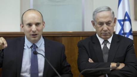 Ein Bild aus alten Tagen: Benjamin  Netanjahu  und sein damaliger Erziehungsminister Naftali Bennett. Jetzt ist Bennet selbst Premier. 