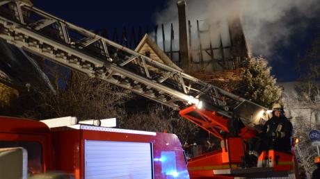 In Lauingen hat am Freitagmorgen ein Haus Feuer gefangen. 