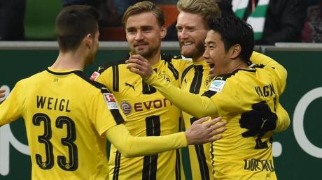 Borussia Dortmund setzt sich gegen Werder Bremen mit 2:1 durch.