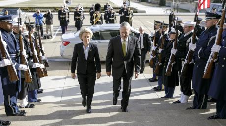 Ursula von der Leyen trifft am in Washington den neuen US-Verteidigungsminister James Mattis.