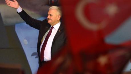 Wie viel türkischer Wahlkampf darf in Deutschland stattfinden? Ministerpräsident Binali Yildirim wurde im Februar in Oberhausen von seinen Anhängern gefeiert.