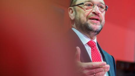 Der SPD-Kanzlerkandidat Martin Schulz hält in Würzburg eine Rede. 