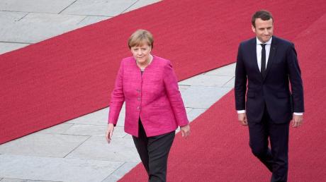 Emmanuel Macron traf am Montag Angela Merkel in Berlin. (Symbolbild)