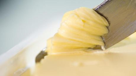 Knapp die Hälfte der von der Stiftung Warentest überprüften Margarinen bekamen die Note "gut". Marken von Aldi und Netto gehörten dazu.