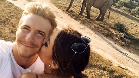 Erstmal ein Küsschen: "Bachelorette" Jessica Paszka und David Friedrich zeigen sich auf Instagram als verliebtes und glückliches Pärchen.