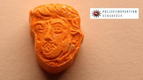 Die Polizei in Osnabrück hat Ecstasy-Tabletten mit dem Konterfei von US-Präsident Trump sichergestellt. 5000 der Tabletten wurden bei zwei Männern gefunden.