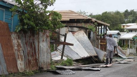 Die Insel Barbuda in der Karibik wurde durch "Irma" fast völlig zerstört. Die Insel sei beinahe unbewohnbar, heißt es. "Irma" hatte Barbuda direkt getroffen.