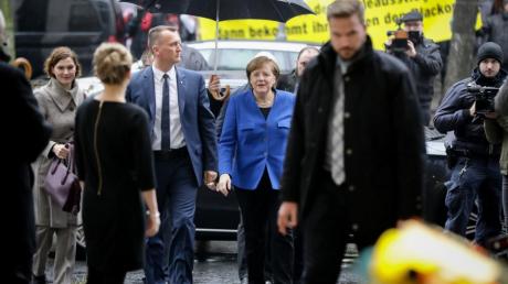 Bundeskanzlerin Angela Merkel kommt am Donnerstag zur Fortsetzung der Sondierungsgespräche zwischen SPD, CDU und CSU in Berlin.