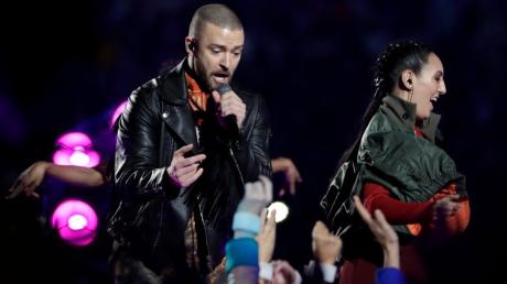US-Sänger Justin Timberlake hat in der Halbzeitshow beim Super Bowl im eiskalten Minneapolis kräftig eingeheizt.