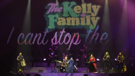 Wiedervereint zieht die Kelly Family durch Europa. Auf dem Bild sieht man sie in Wien. Ein Comeback-Konzert gaben sie am Samstagabend auch in München.