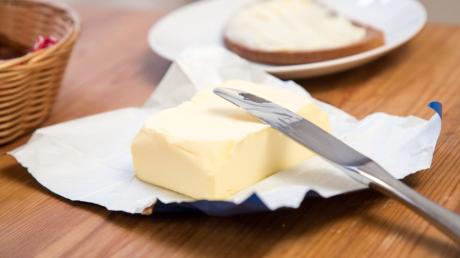 Ohne Butter fehlt etwas auf dem Brot: Auch billige Produkte schnitten bei einem Test der Stiftung Warentest gut ab.