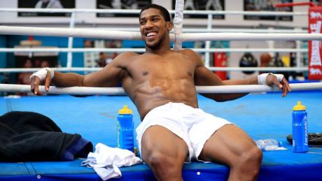 Der britische Boxer Anthony Joshua hat gut lachen: Der 28-Jährige ist IBF-Weltmeister und WBA-Superchampion im Schwergewicht.