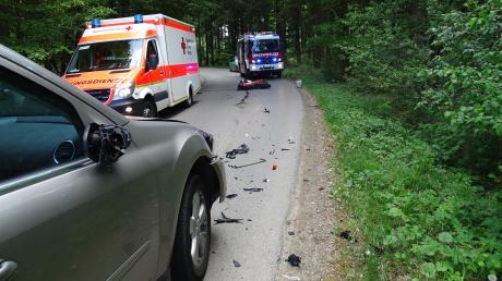 Zu einem schweren Verkehrsunfall zwischen Greifenberg und Eresing wurde die Dießener Polizei am Freitag gerufen.