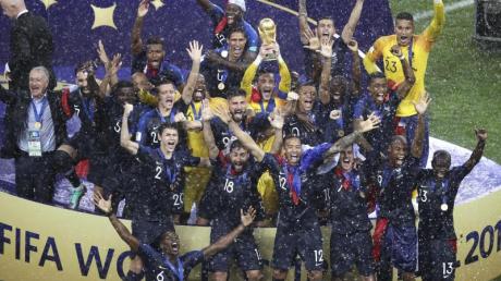 Im strömenden Regen von Moskau feiert Frankreich den Weltmeistertitel.