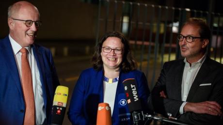 Durchbruch für das Rentenpaket: Volker Kauder (CDU), Andrea Nahles (SPD) und Alexander Dobrindt (CSU) präsentieren die Ergebnisse vor der Presse. 