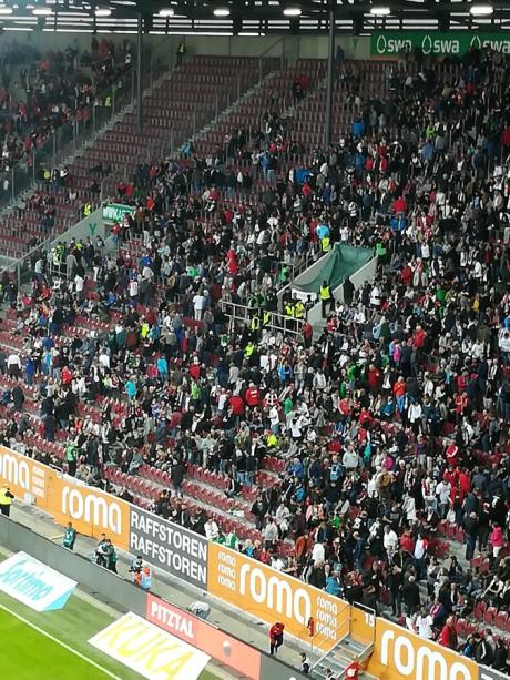 FC Augsburg: Herzstillstand beim Spiel gegen Freiburg ...