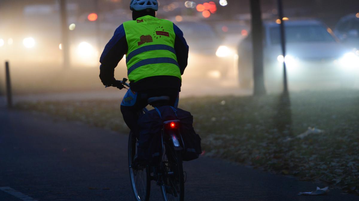 Kolumne Radlerleben: Sollte man auf dem Fahrrad eine Warnweste tragen?
