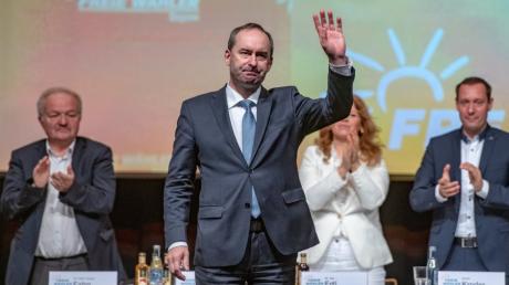 Hubert Aiwanger, der nun auch Wirtschaftsminister und stellvertretender Ministerpräsident ist, wurde am Samstag mit 96 Prozent erneut zum Vorsitzenden der Freien Wähler gewählt.