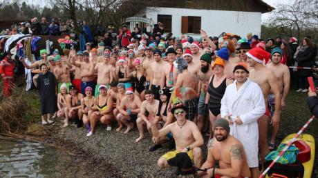 Das Silvesterschwimmen im Oberrieder Weiher ist Jahr für Jahr ein besonderes Erlebnis. 