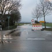 Zahlreiche Straßen im gesamten Landkreis Donau-Ries sind wegen des Hochwassers gesperrt. 