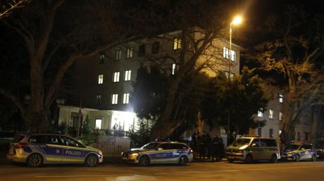 Zu einem Großeinsatz rückte die Polizei am Mittwochabend zum Asylbewerberheim in der Proviantbachstraße aus.