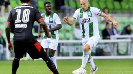 Arjen Robben (r) wird seinem Verein FC Groningen in den kommenden Wochen fehlen.
