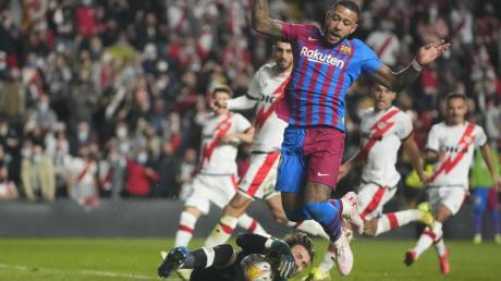 Memphis Depay (oben) musste sich mit dem FC Barcelona bei Rayo Vallecano geschlagen geben.