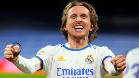 Real Madrids Luka Modric feiert seinen Treffer gegen Real Sociedad San Sebastián.