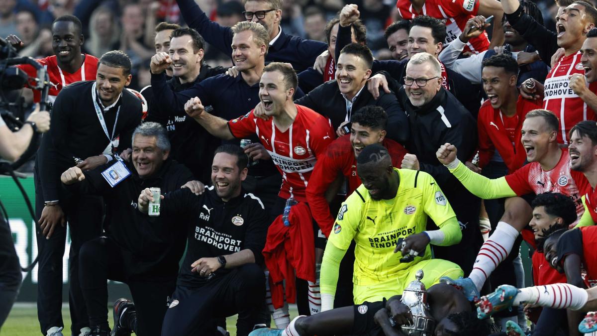#Sieg gegen Ajax: PSV-Coach Schmidt nach Pokalsieg: „Bin sehr stolz“