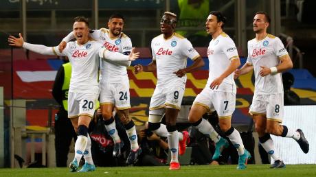 Die Spieler des SSC Neapel feiern ein Tor. Am 21. Februar geht es gegen Eintracht Frankfurt ins Achtelfinale der Champions League 22/23.