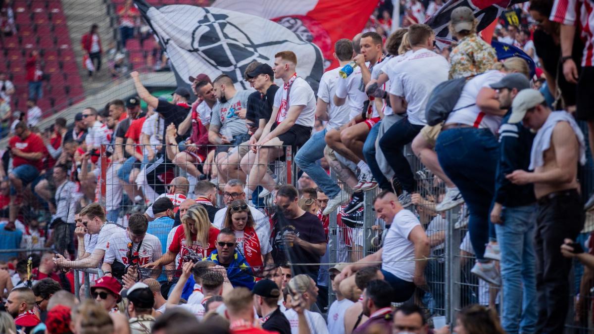 #Bundesliga: Nur die Fans feiern Kölner Europacup-Coup
