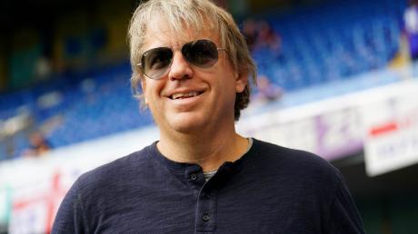 Die britische und portugiesische Regierung hat die Übernahme des FC Chelsea durch ein Konsortium um US-Geschäftsmann Todd Boehly genehmigt.