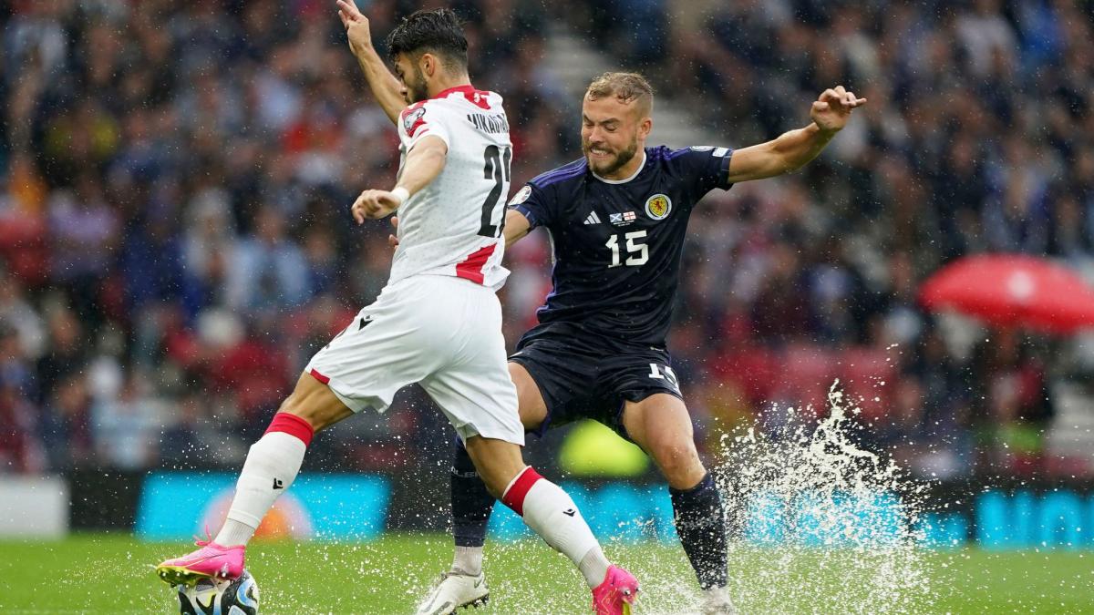 #Schottland gegen Georgien: Spiel wegen Regen unterbrochen