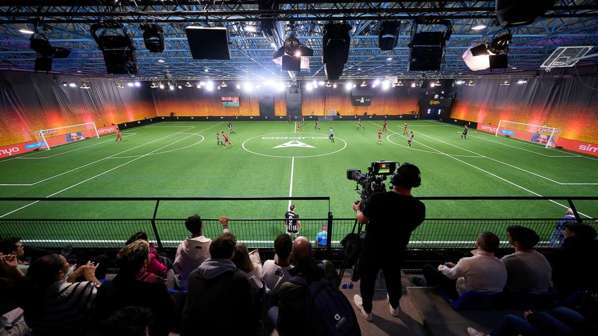 #Moderner Gegenentwurf: Fußball „veraltet“: Kings League als Bundesliga-Konkurrenz?