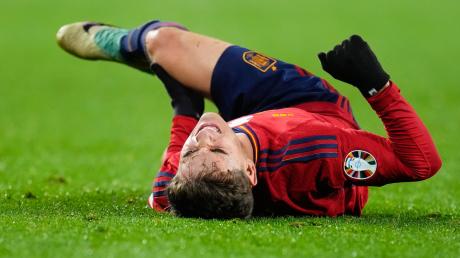 Spaniens Gavi hat sich am Knie verletzt.