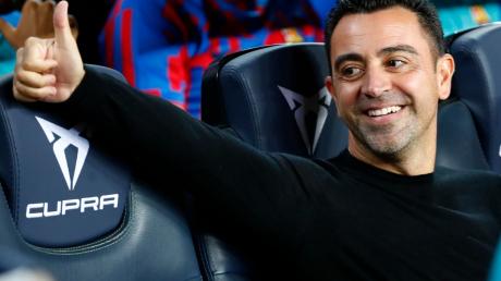Xavi Hernández bleibt wohl doch ein weiteres Jahr Trainer des FC Barcelona.