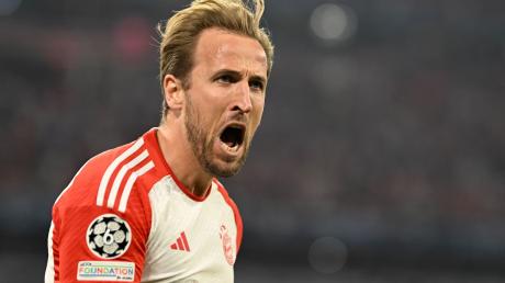 Bayern-Star Harry Kane jubelt nach seinem verwandelten Elfmeter.