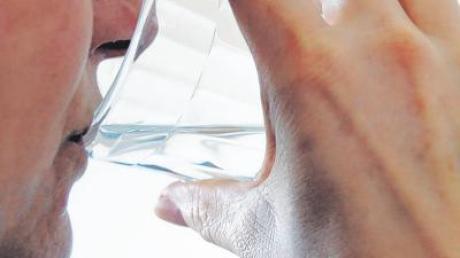 Das Glas Wasser ist nicht selbstverständlich: Ein Trinkwassernotverbund ist gerade für Gemeinden mit kleinen Brunnen sehr wichtig. 
