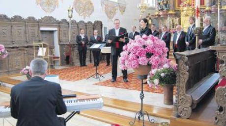Der Männerchor Mindeltal und Susanne Rieger als Solistin gestalteten unter der Leitung von Robert Sittny ein Marienkonzert in der Thannhauser Stadtpfarrkirche.  