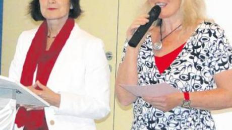 Die Referentin Linda Jarosch (links) wurde von der KLB-Verantwortlichen Maria Heiß begrüßt. 