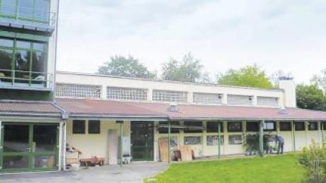In die Jahre gekommen ist die Sporthalle der Realschule Thannhausen. Überlegungen, beim Neubau eine Mehrzweckhalle unter städtischer Beteiligung anzustreben, erteilte der Stadtrat nun eine Absage. 